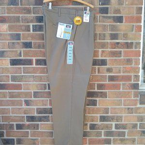 BRAND NEW! Men's Ultimate Khakis Tan Wrangler42x32